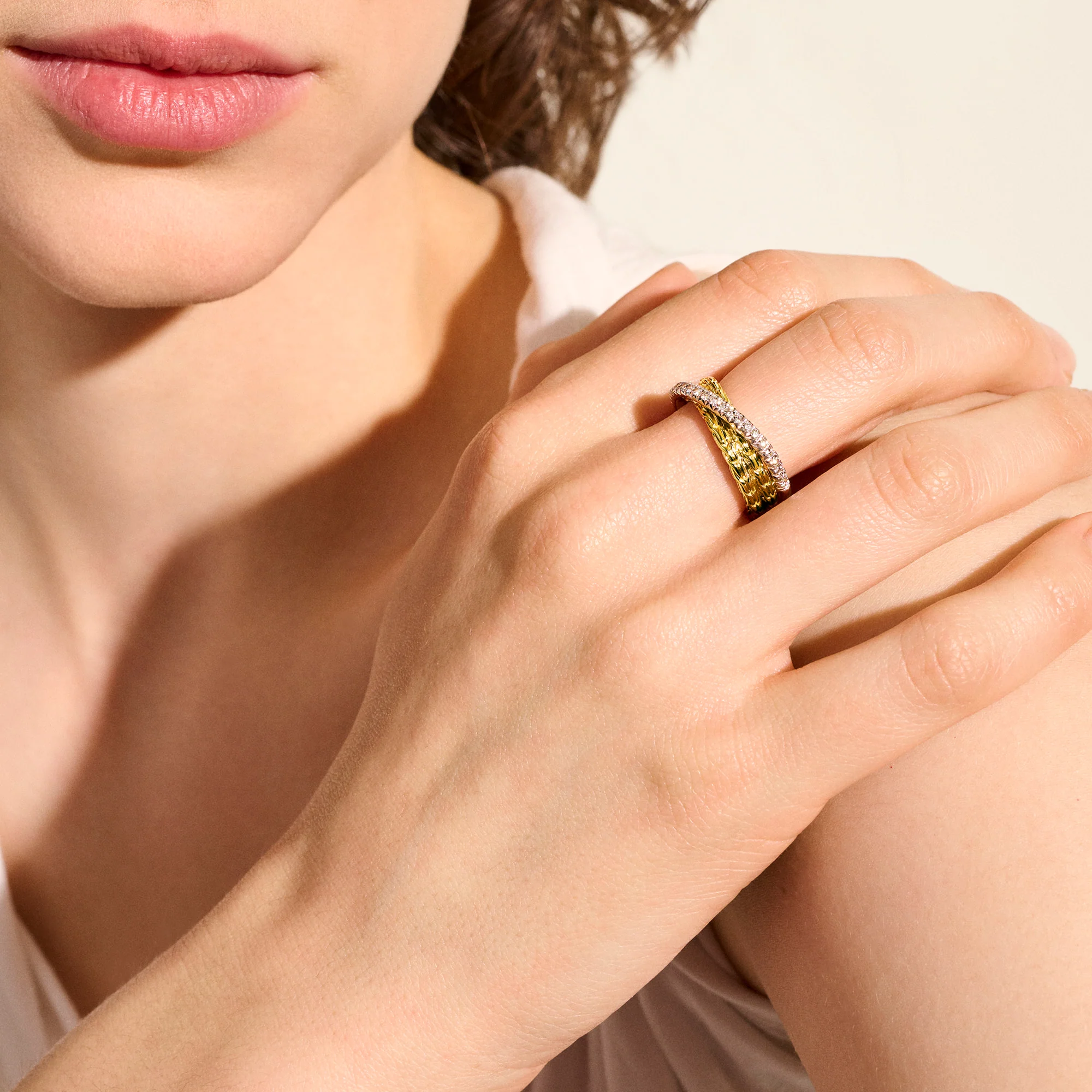 JH Essential Pavé Crossover Ring, Gold, Diamonds|RGGX987152DI - Image 6